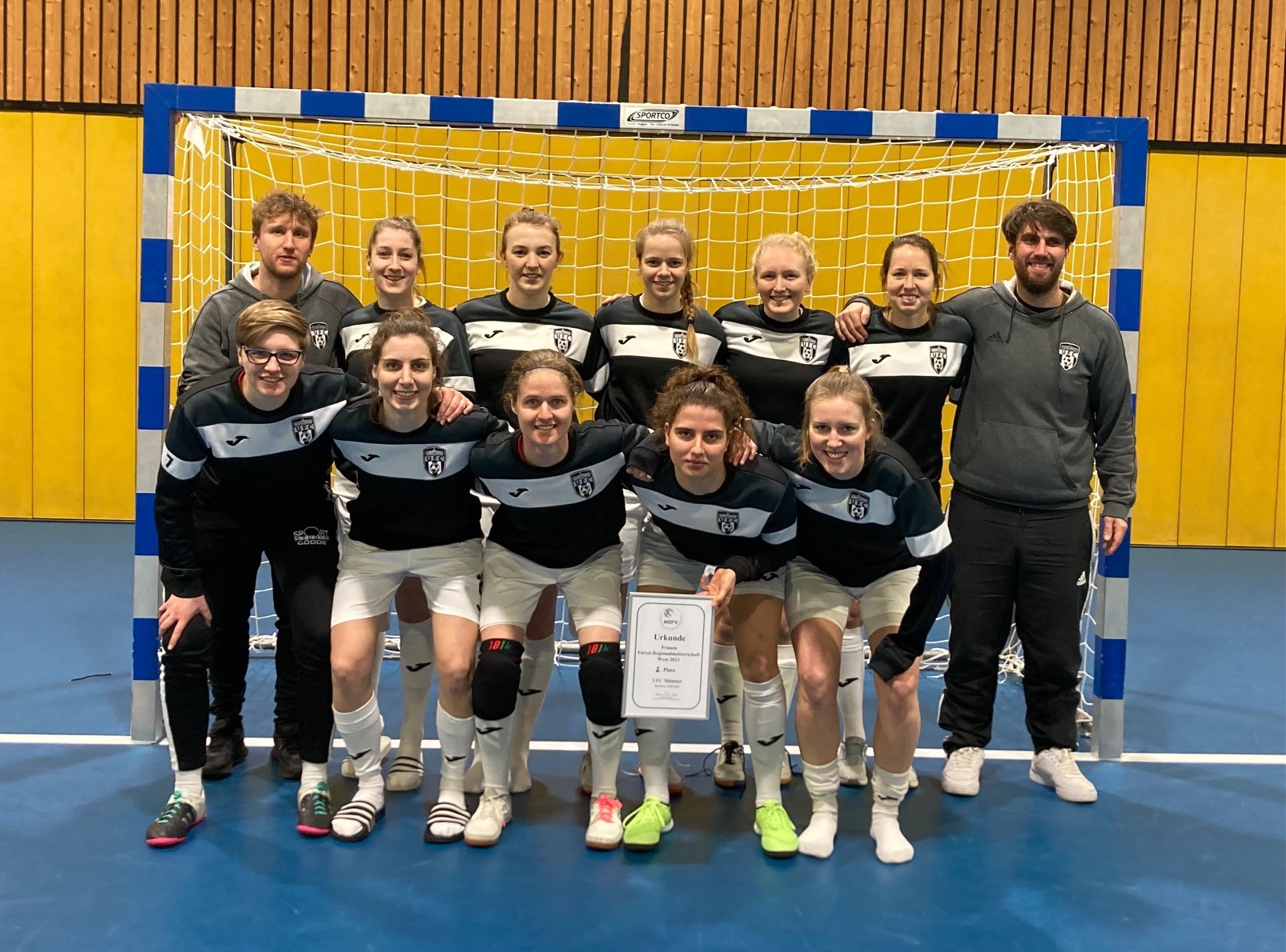 Ein guter zweiter Platz bei der Frauen Futsal-Regionalmeisterschaft West 2023: UFC Münster.